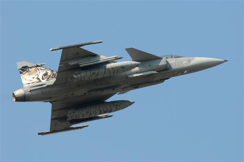 Tiger Gripen take off.jpg